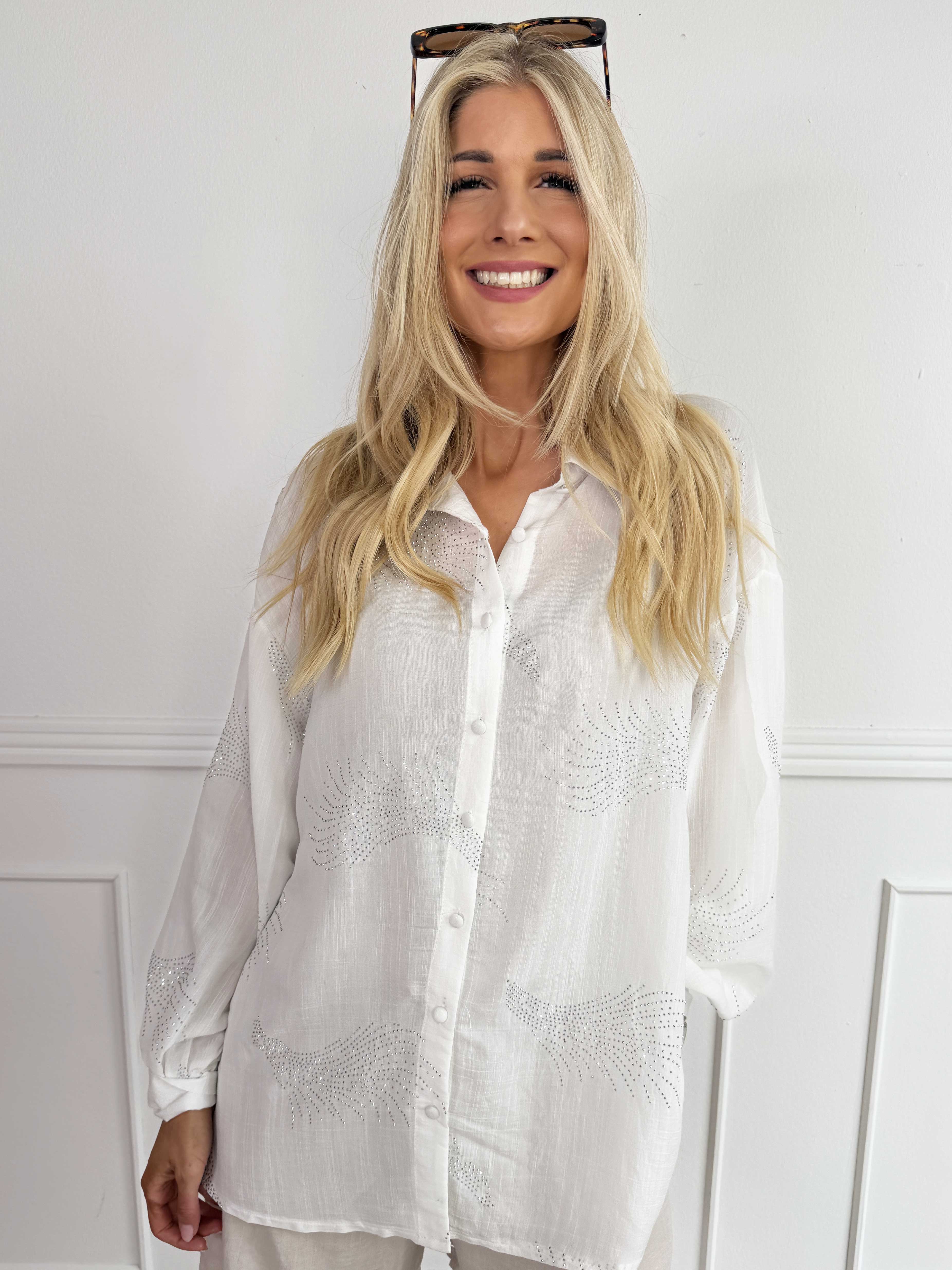 Heidy - Stilfuld skjorte med fine similisten og brede manchetter